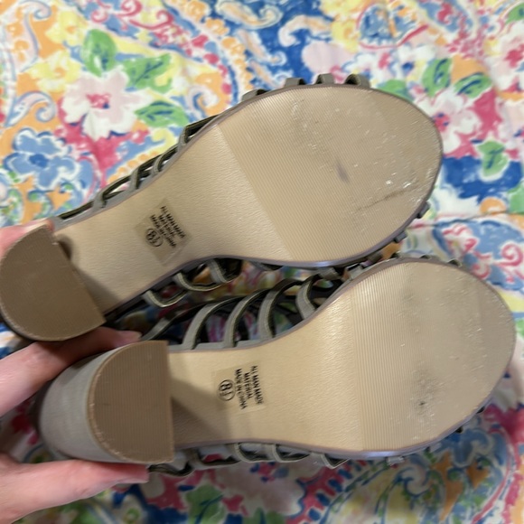 Heels - Picture 5 of 5